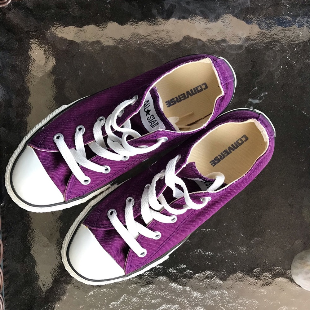 Kids converse, like new size 3, purple